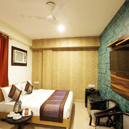 Hotel Airport Star New Delhi Exteriör bild