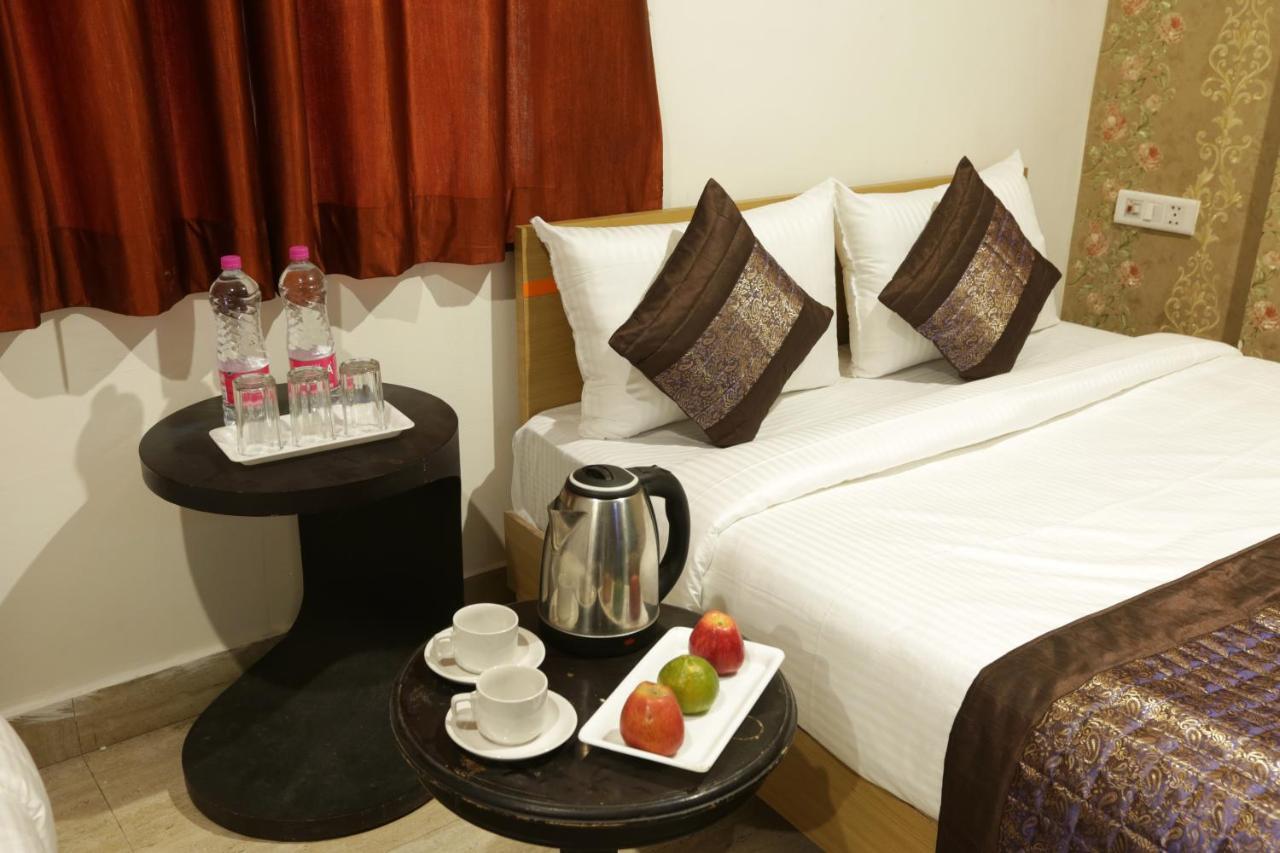 Hotel Airport Star New Delhi Exteriör bild
