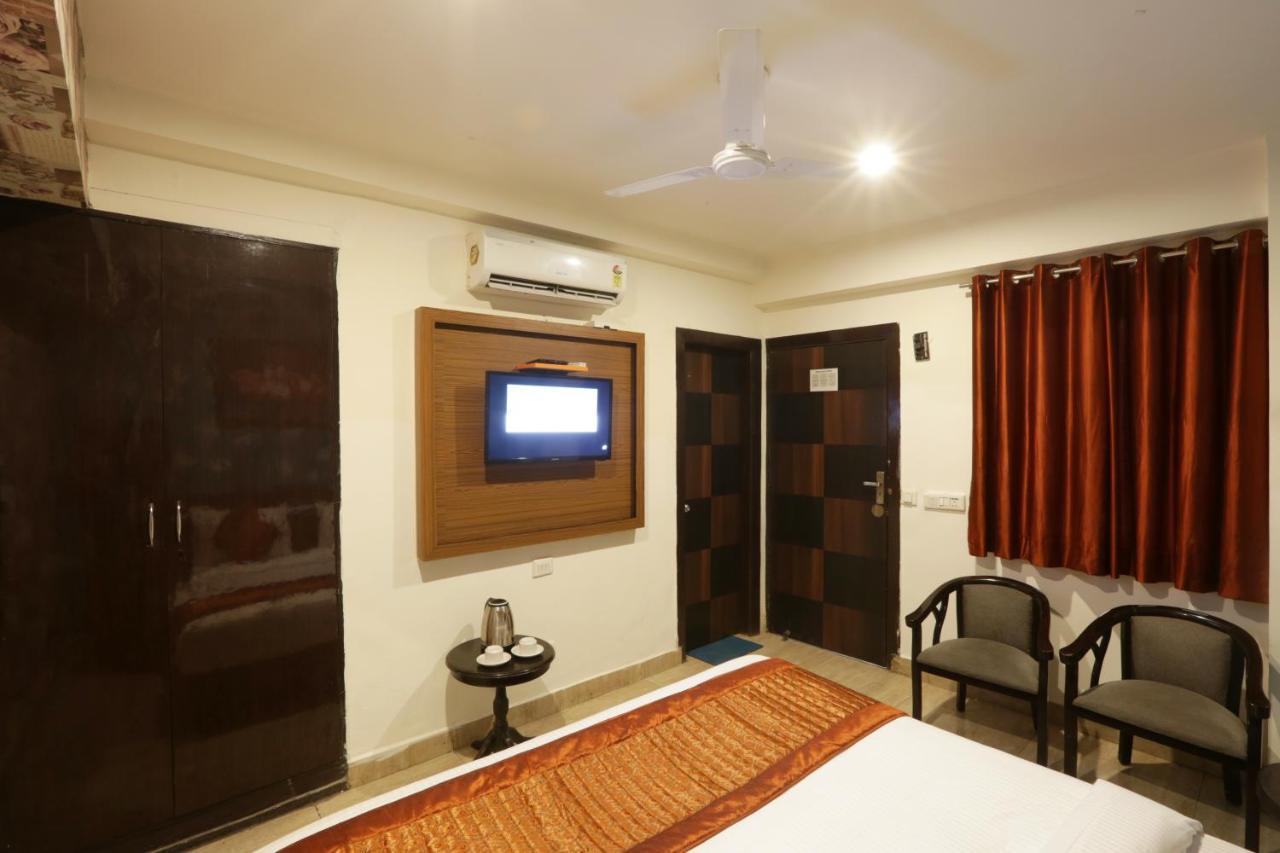 Hotel Airport Star New Delhi Exteriör bild