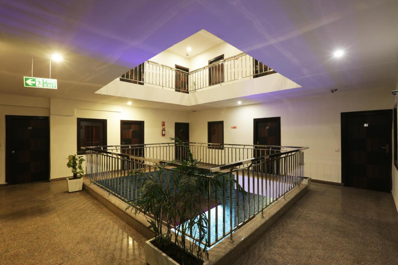 Hotel Airport Star New Delhi Exteriör bild